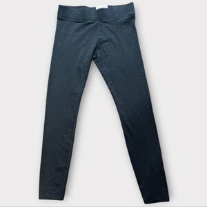 HUE WOMANS SIZE MEDIUM GRAY YOGA ATHLETIC PANTS.